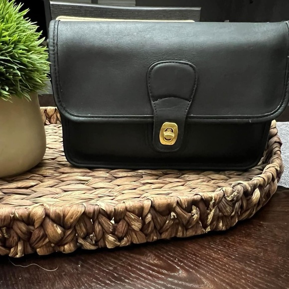 AUTH Vintage 1997 Coach Black Turn Lock Clutch 9832 - Picture 4 of 11